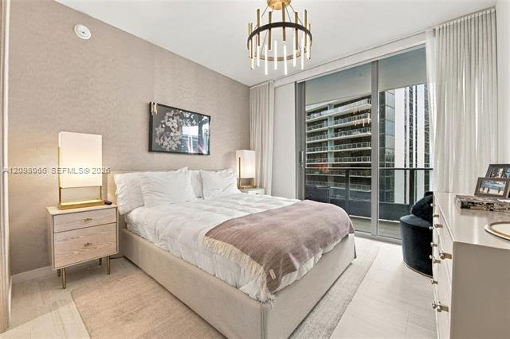 Miami Condo: 1000 Brickell Plz cu-3401