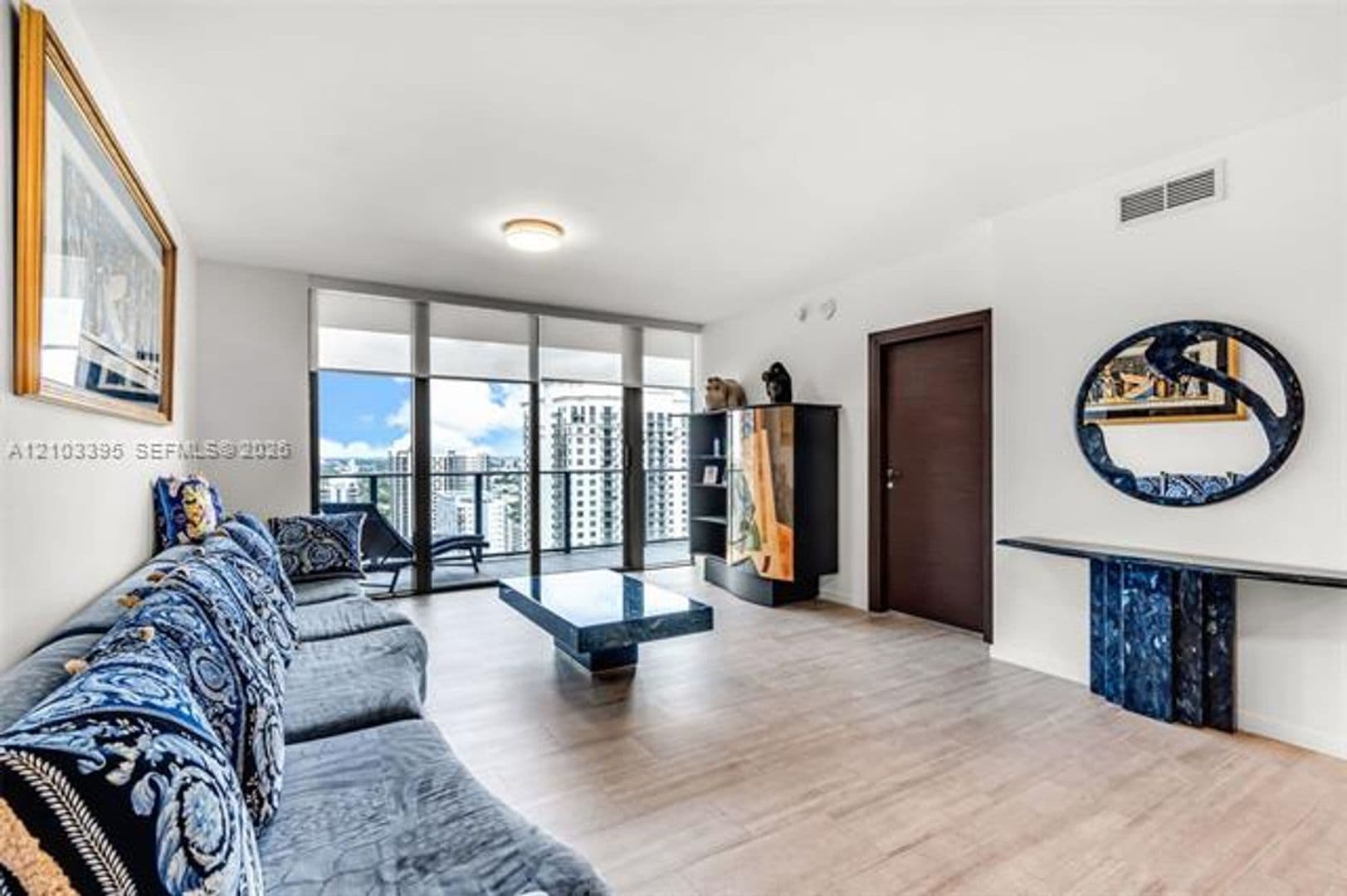 Miami Condo: 1000 Brickell Plz cu-3110