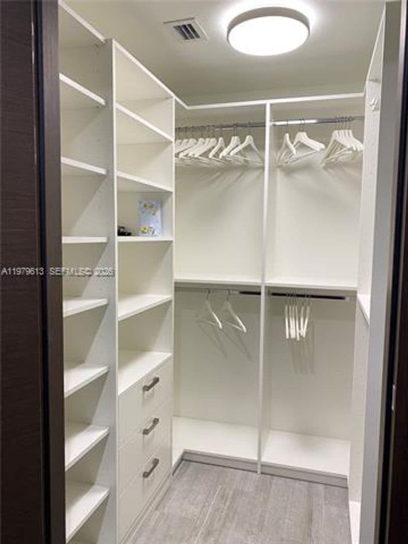 Miami Condo: 1000 Brickell Plaza cu-3807