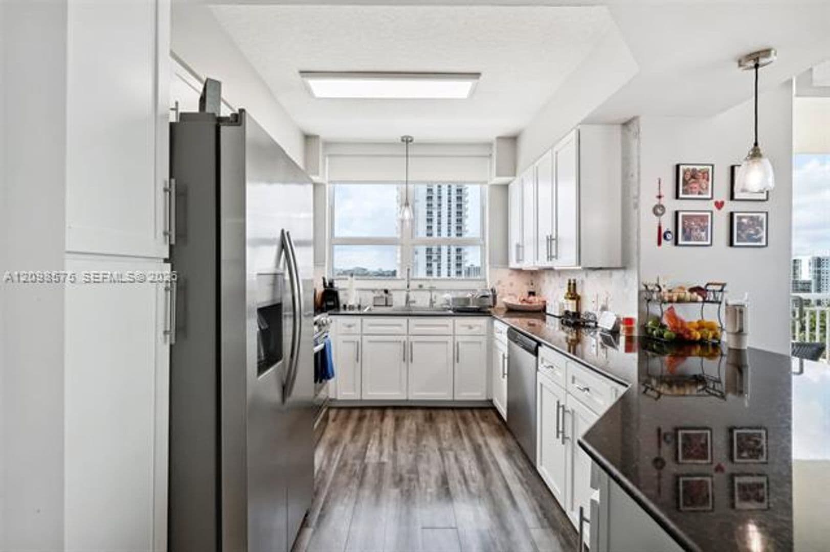 Miami Condo: 2000 N Bayshore Dr cu-1401