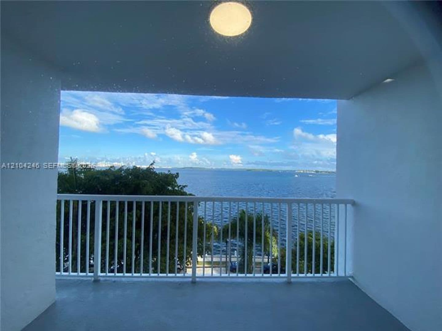 Miami Condo: 1420 Brickell Bay Dr cu-702E