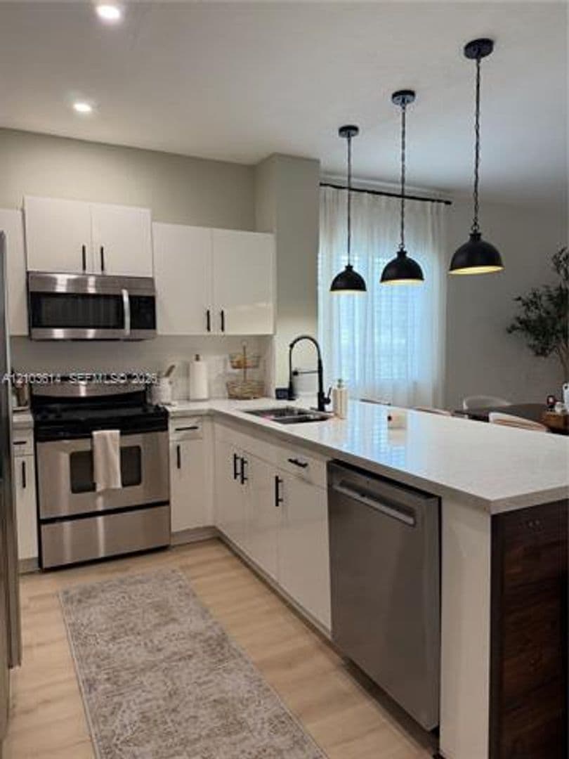 Pembroke Pines Townhome: 1215 NW 100th Ave th 1215