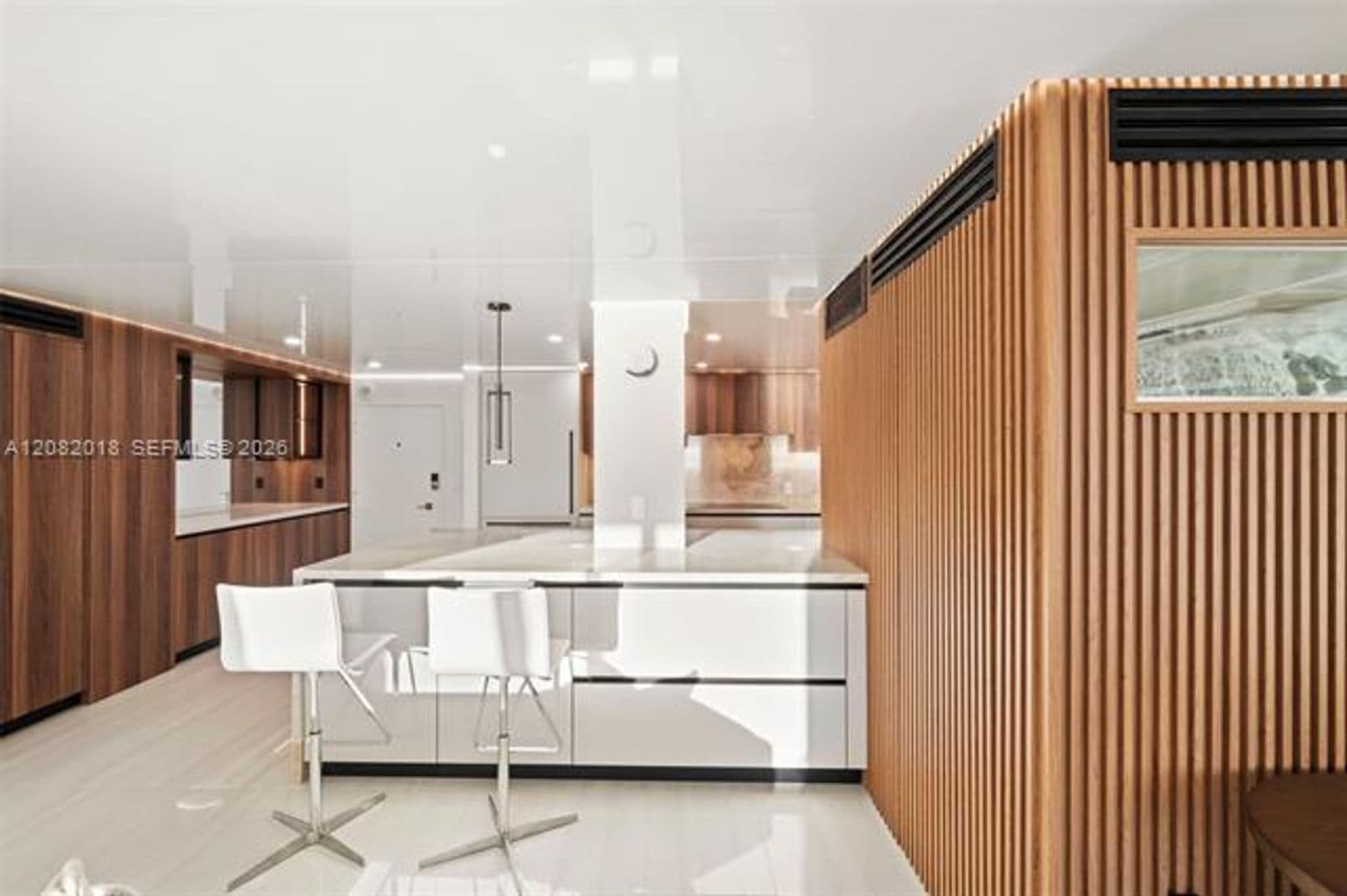 Miami Beach House: 5555 Collins Ave cu-16H