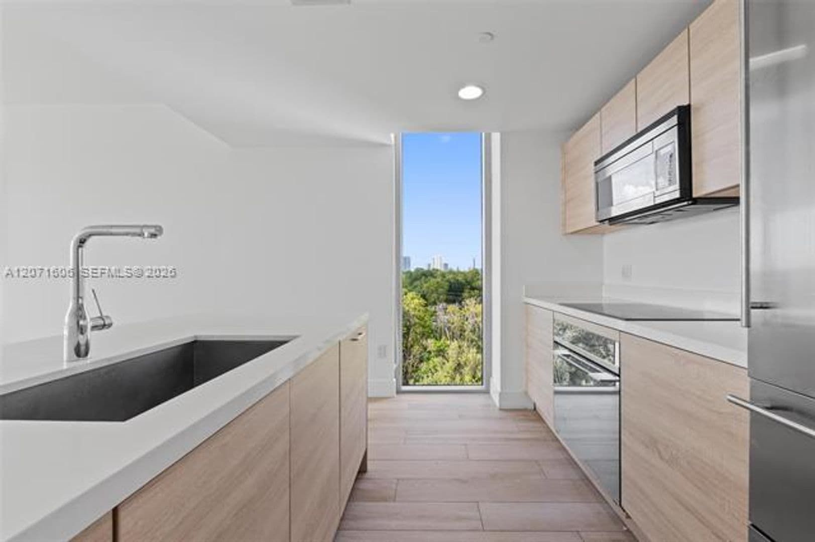 North Miami Beach Condo: 16385 Biscayne Blvd cu-521