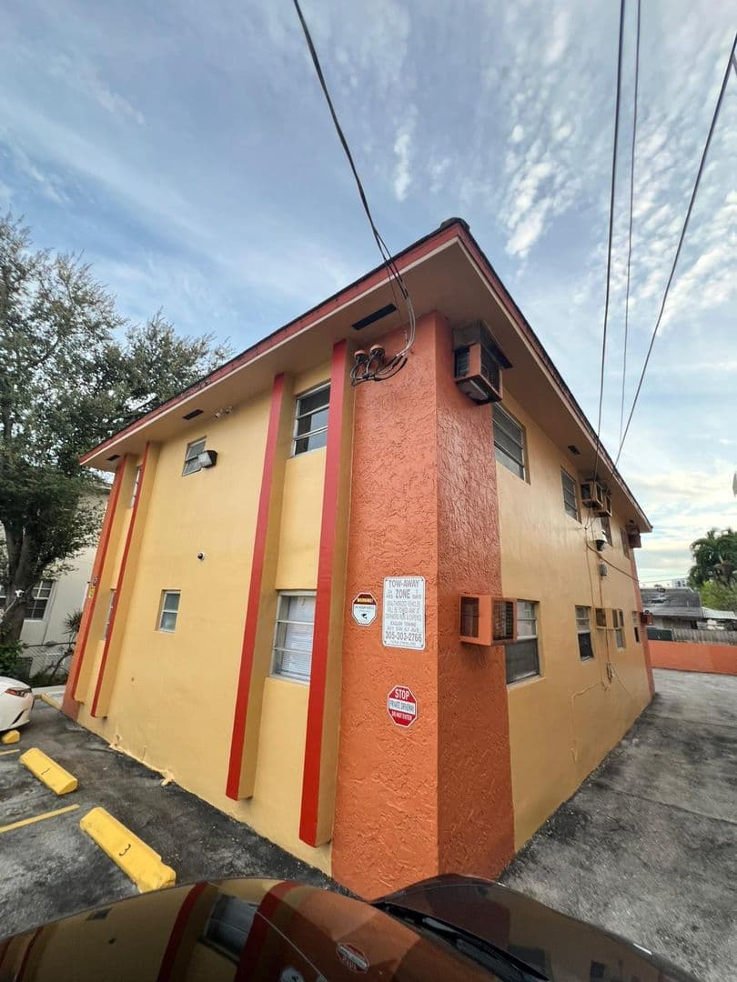 Miami Apartment: 1912 sw 2nd st apt 4