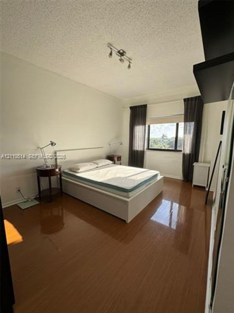 Surfside Condo: 8816 Collins Ave cu-304