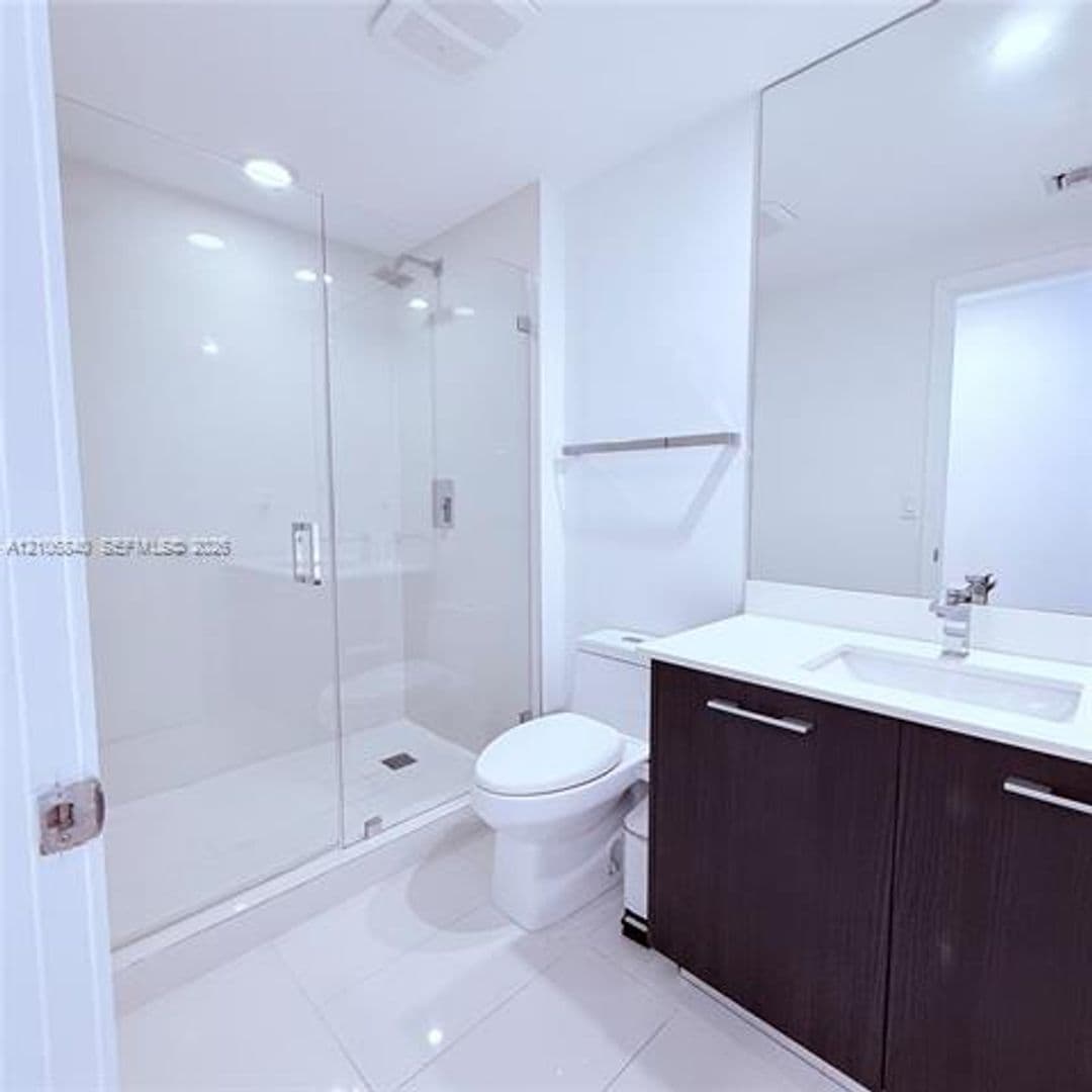 Miami Condo: 55 SW 9th St cu-3903