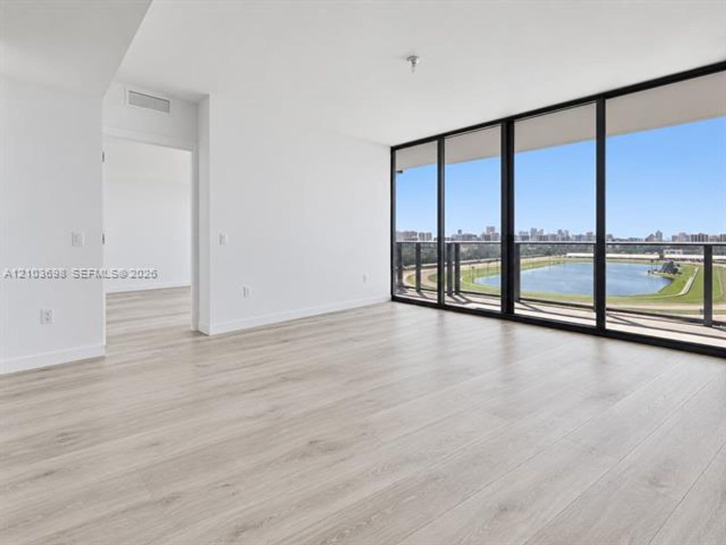 Hallandale Beach Condo: 1170 E Hallandale Beach Blvd cu-1612