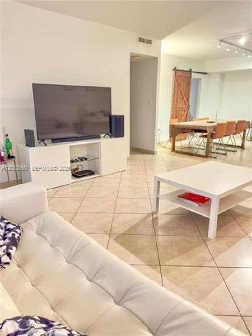 Bal Harbour Condo: 10185 Collins Ave cu-202