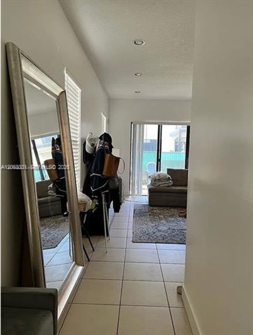 Hialeah House: 3214 W 97th St # 0
