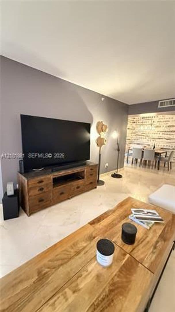 Miami Beach Condo: 4779 Collins Ave cu-1908
