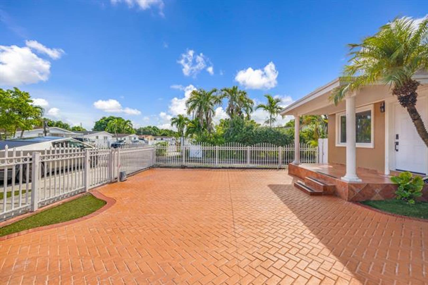 Hialeah House: 242 W 19th St # 242