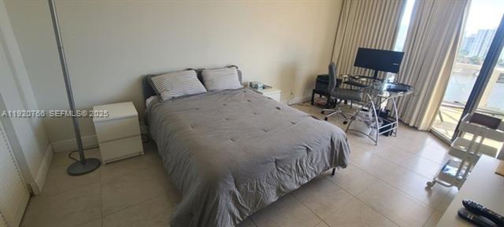 Aventura Condo: 3600 Yacht Club Dr cu-1204