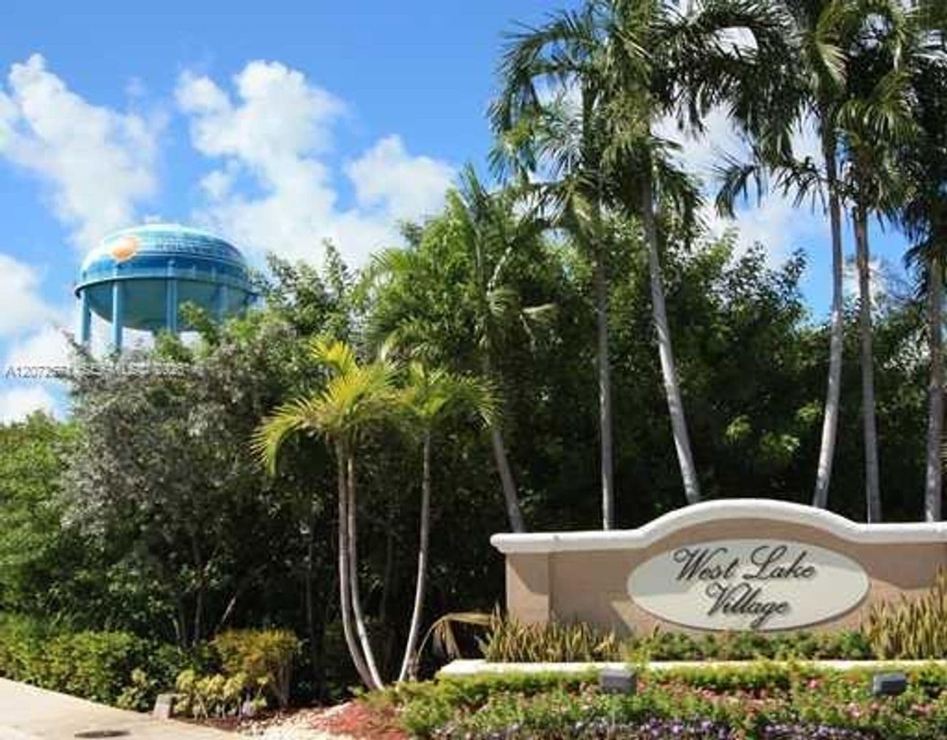 Hollywood House: 1480 Sweetbay Way # 1480