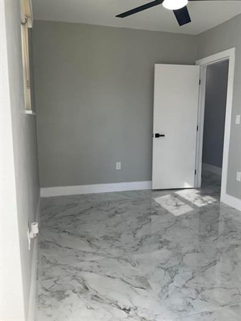 Hollywood House: 5540 Mayo St # 5540
