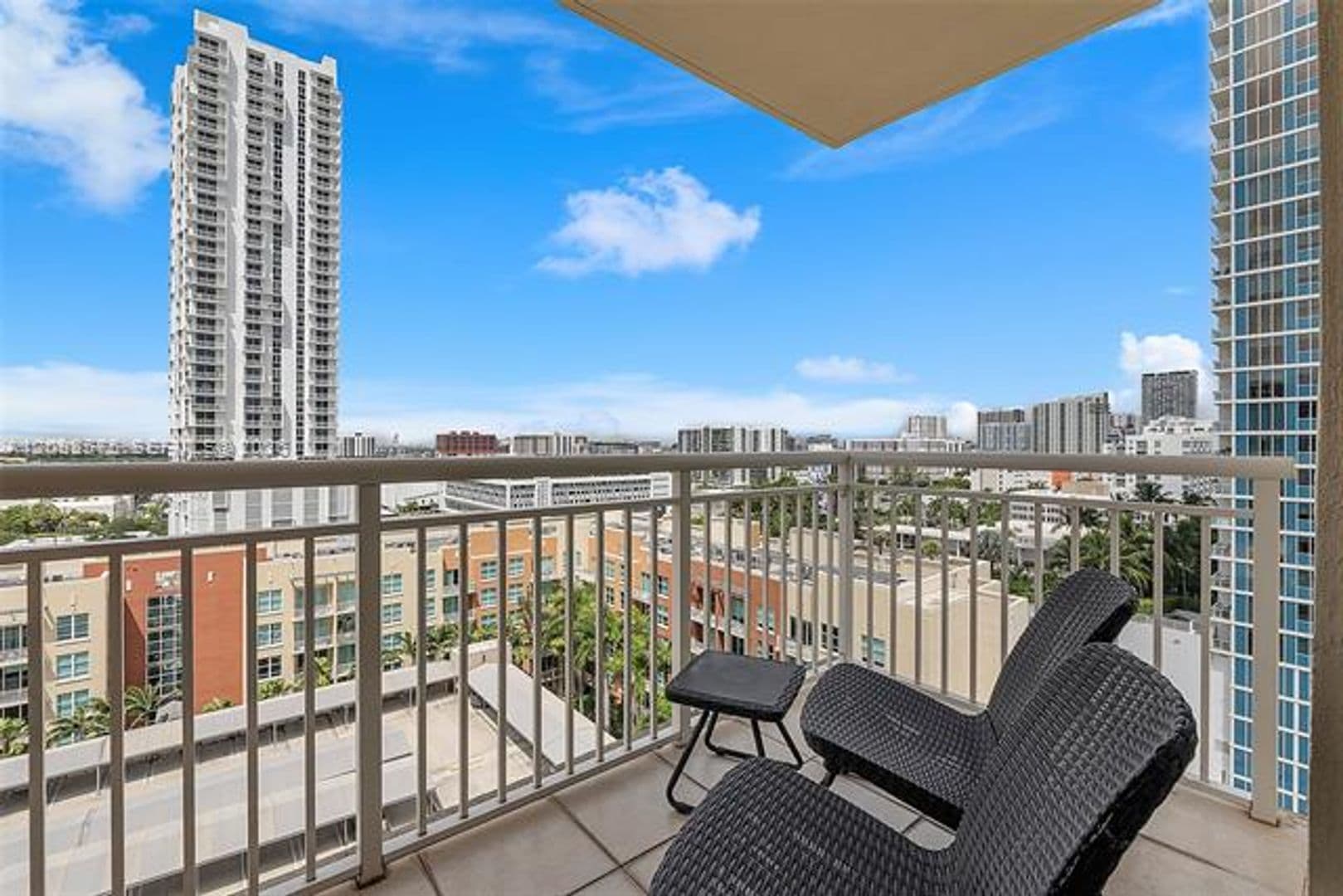 Miami Condo: 2000 N Bayshore Dr cu-1401