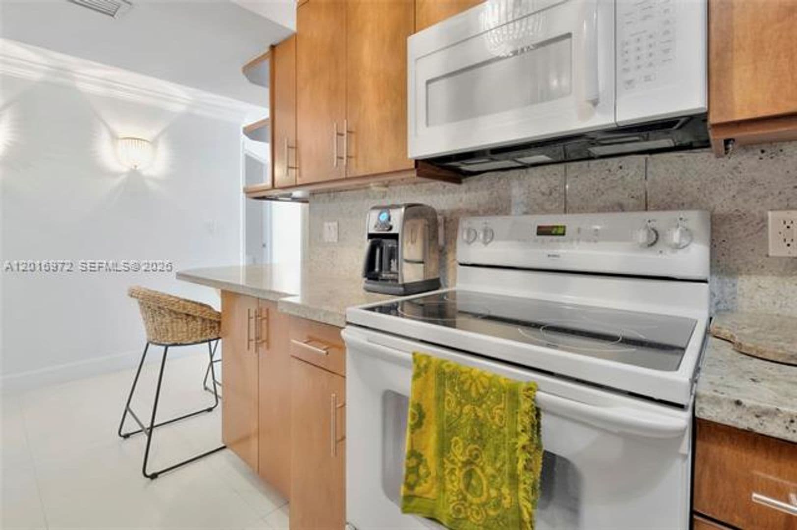 Miami Beach Condo: 2401 Collins Ave cu-1805