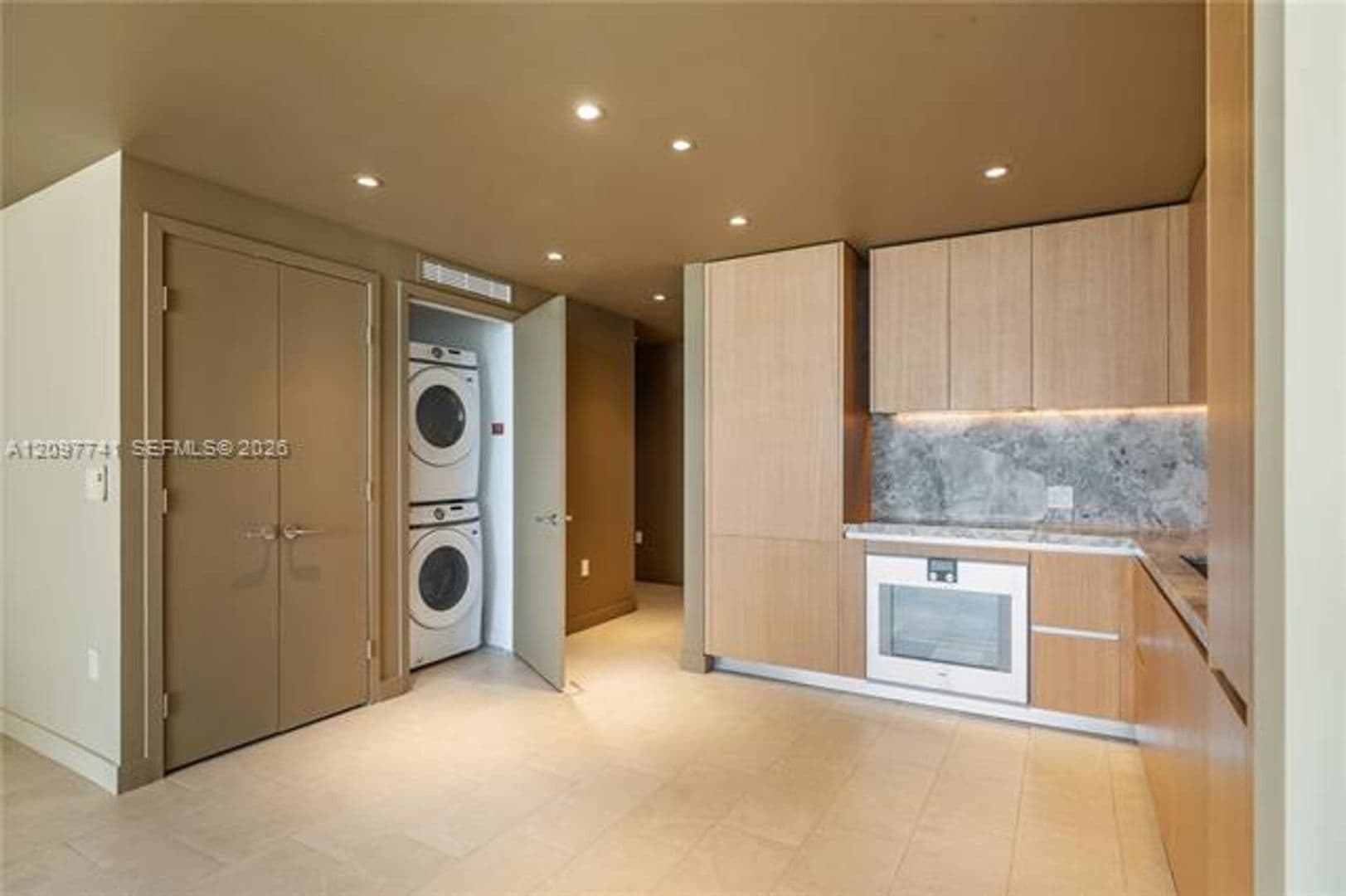 Miami Beach Condo: 500 Alton Rd cu-802