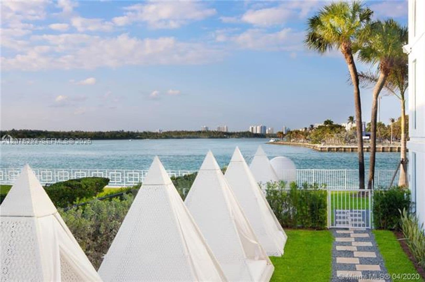 Bal Harbour Condo: 290 Bal Bay Dr cu-104