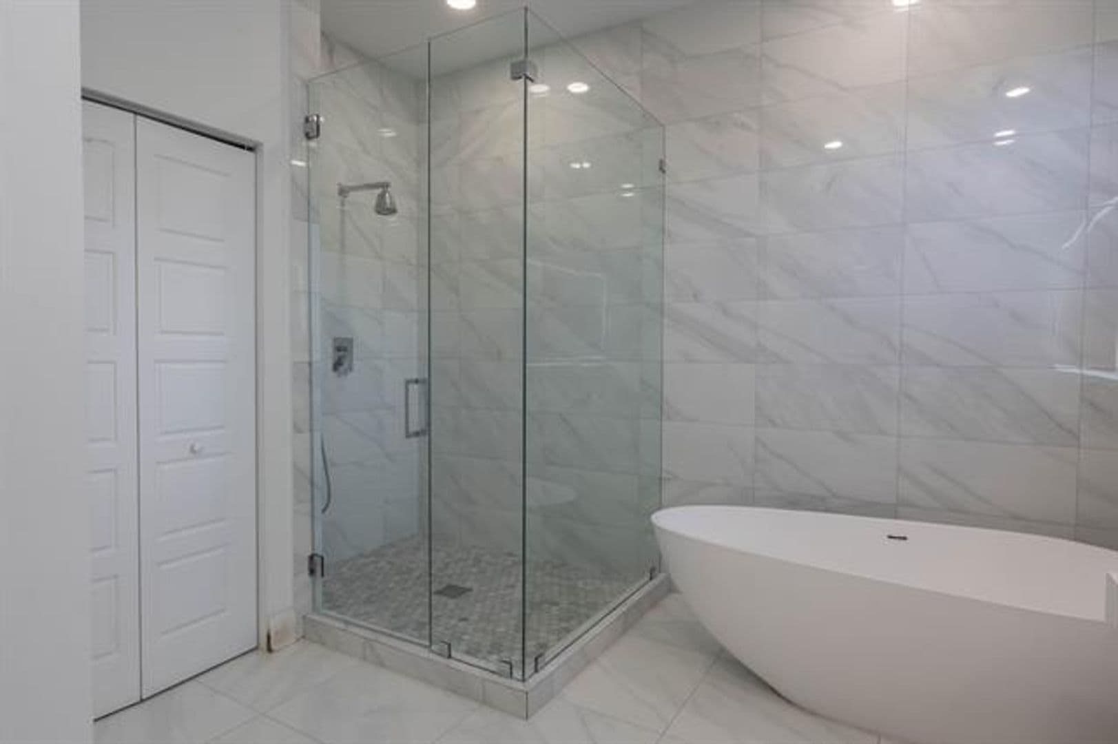 Miami House: 875 NE 193rd Ter # 875