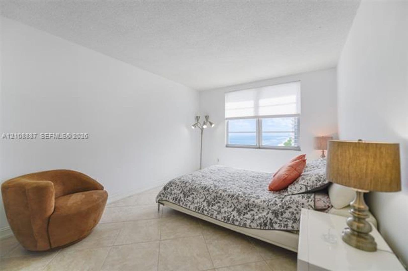 Hallandale Beach Condo: 1950 S Ocean Dr cu-18Q