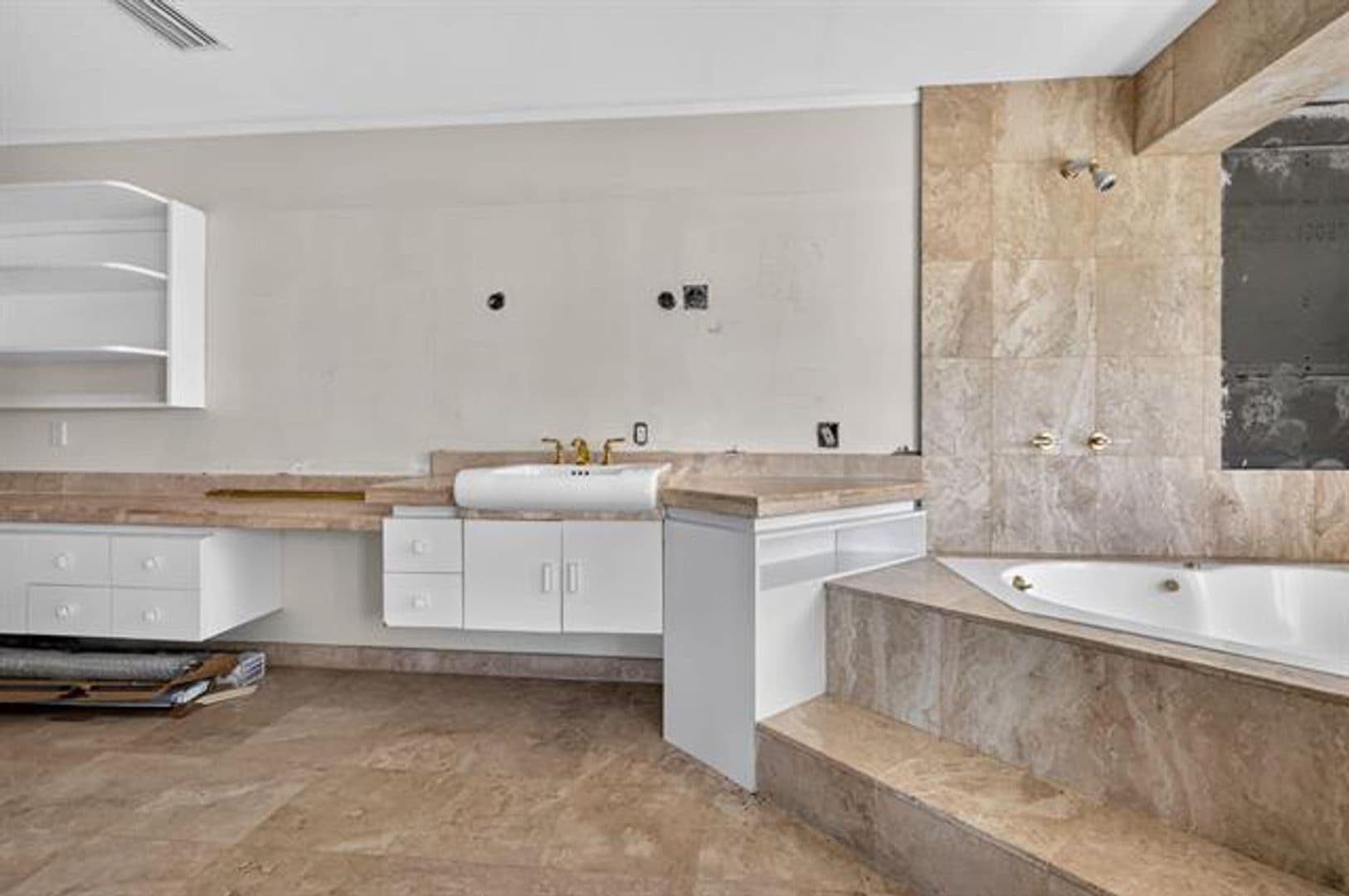 North Bay Village House: 7500 W Treasure Dr # 7500