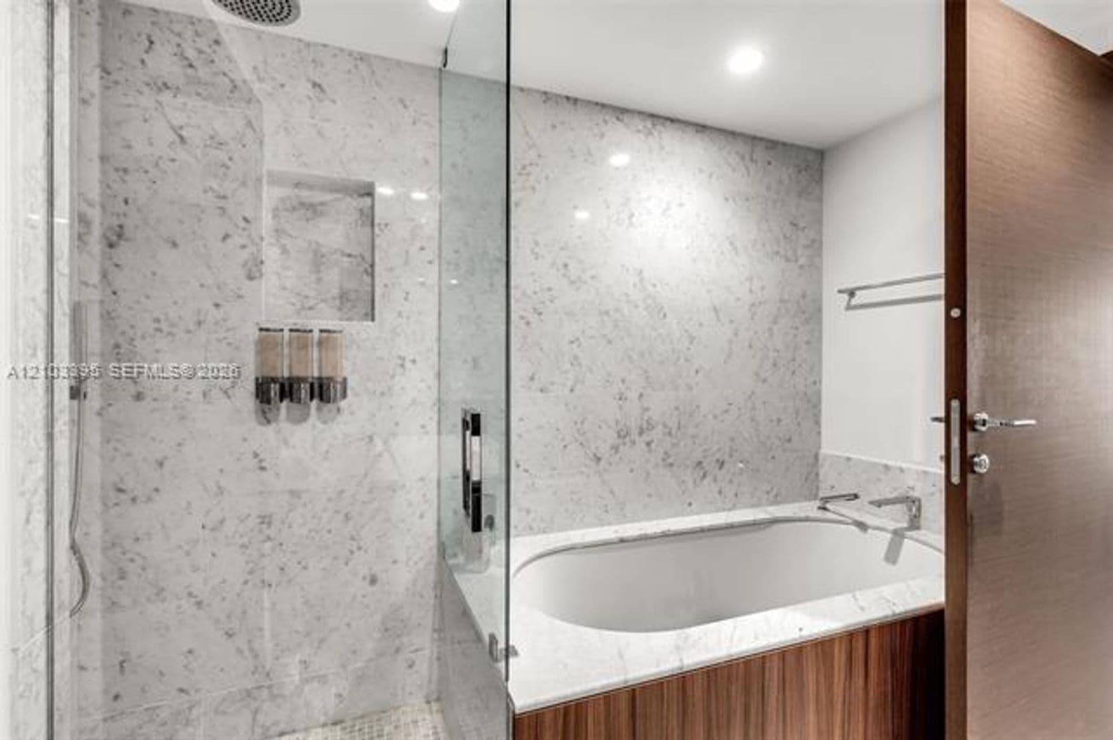 Miami Condo: 1000 Brickell Plz cu-3110