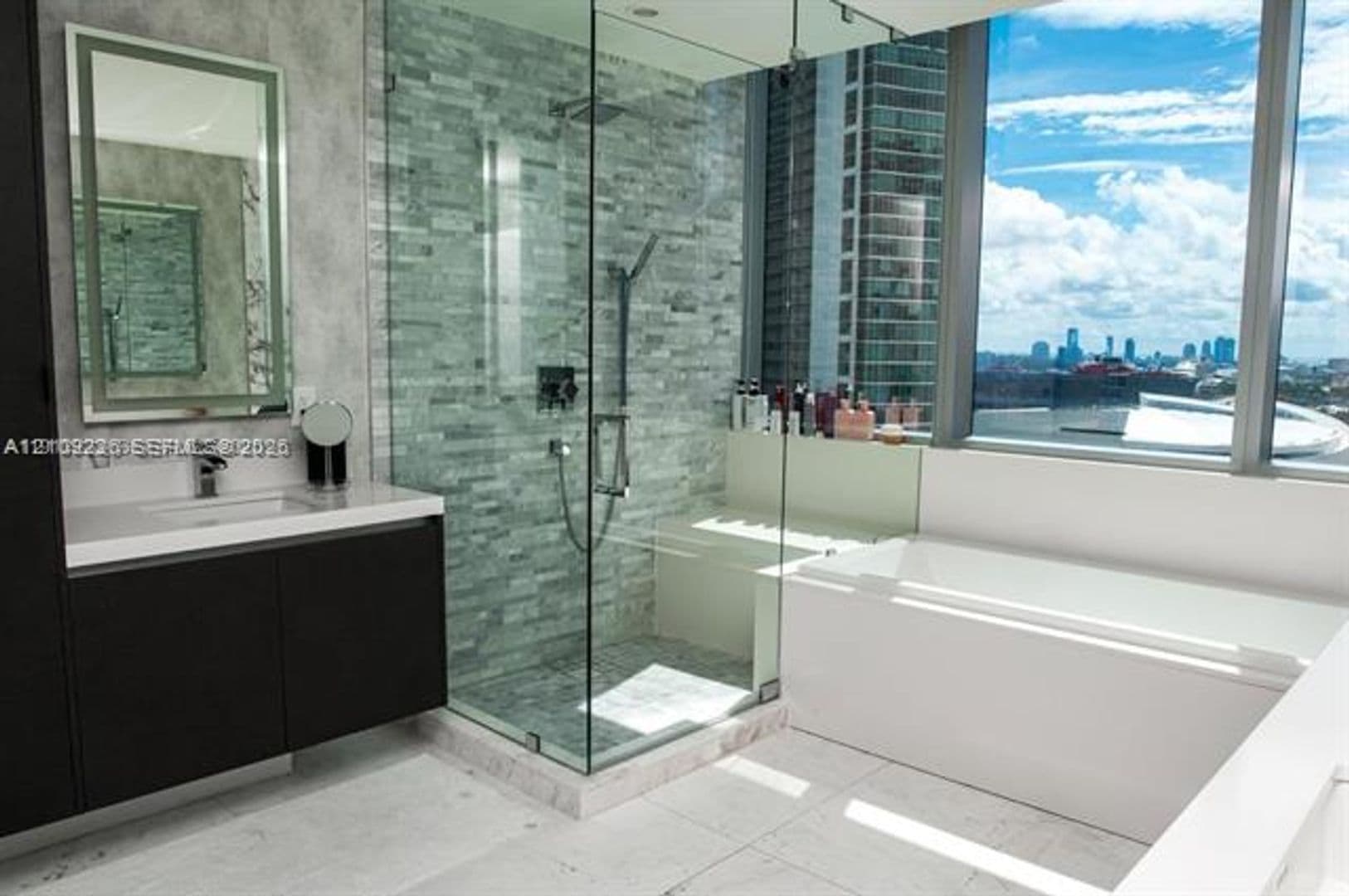 Miami Condo: 851 NE 1st Ave cu-1811