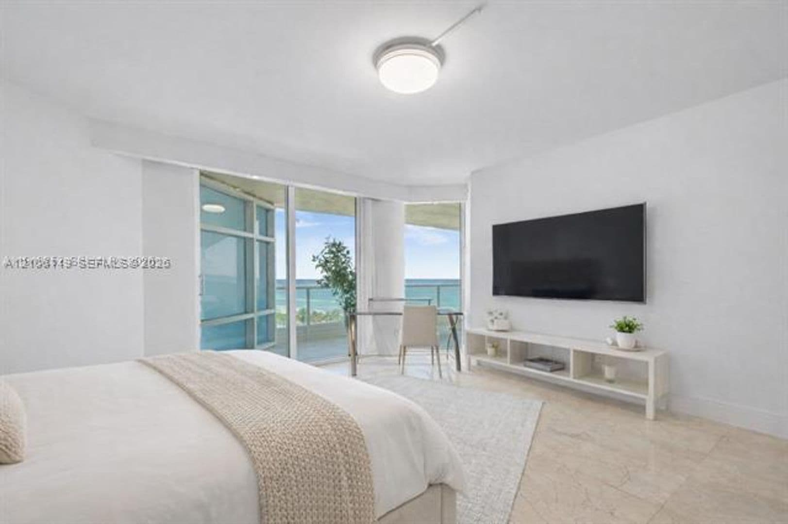 Miami Beach Condo: 5025 Collins Ave cu-903