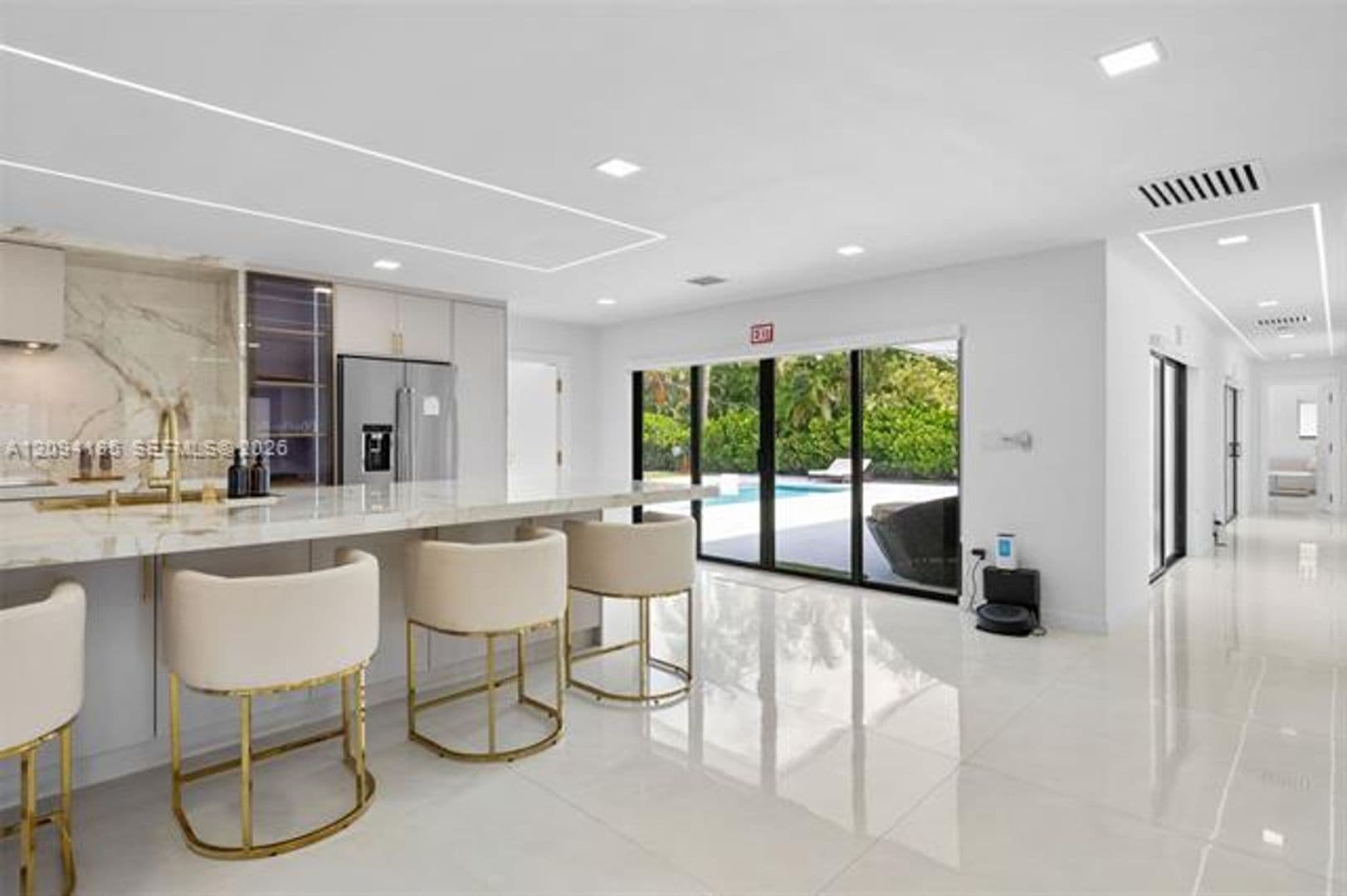 Hollywood House: 1117 Adams St # 1117