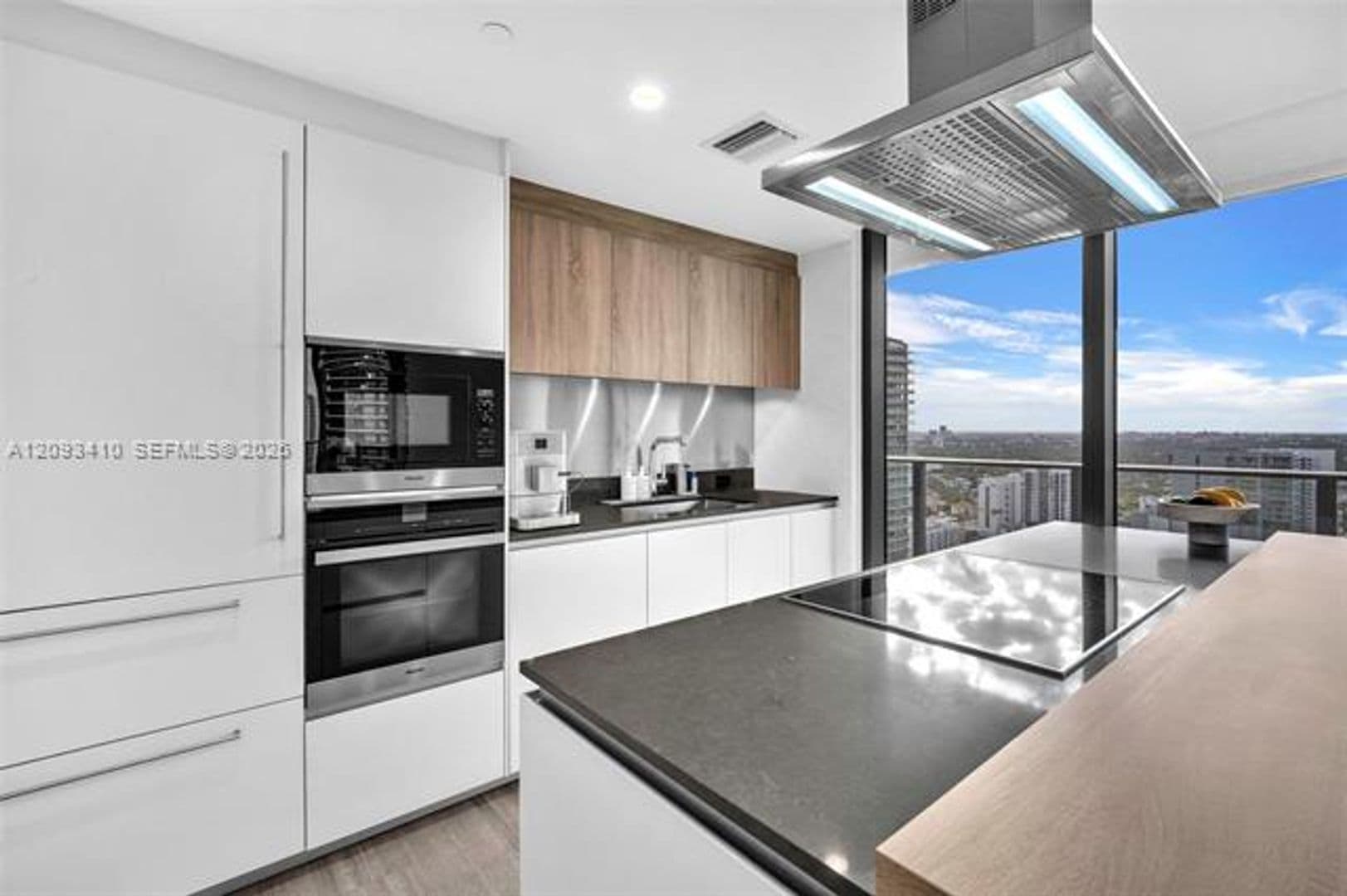 Miami Condo: 1000 Brickell Plz cu-3112