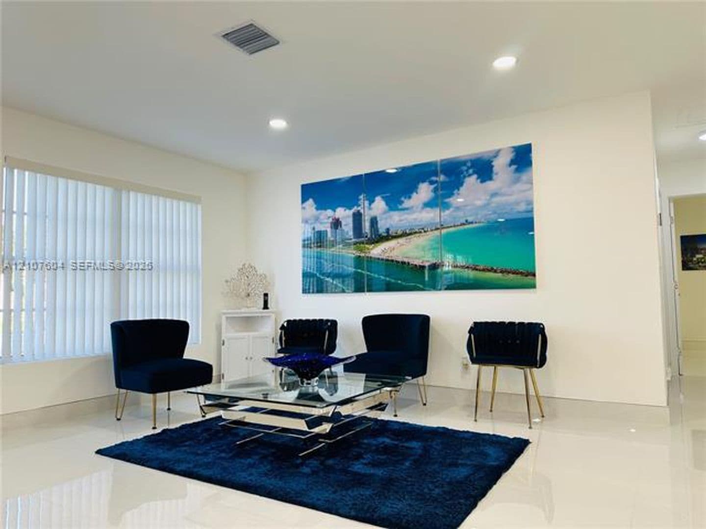 Hollywood House: 120 S 56th Ave # 120