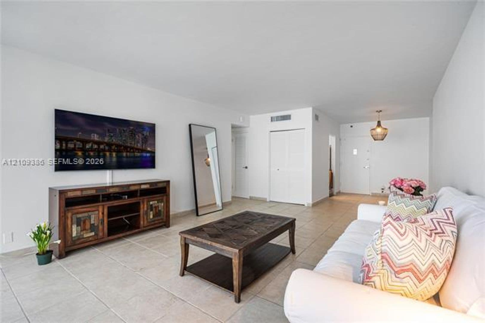 Miami Beach Condo: 1200 West Ave cu-1419