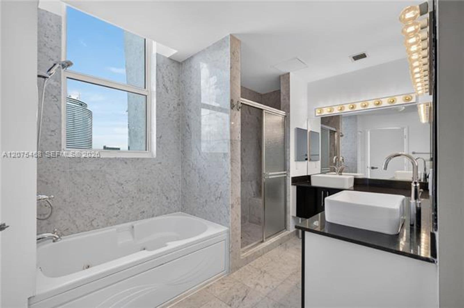 Miami Condo: 31 SE 5th St cu-4212