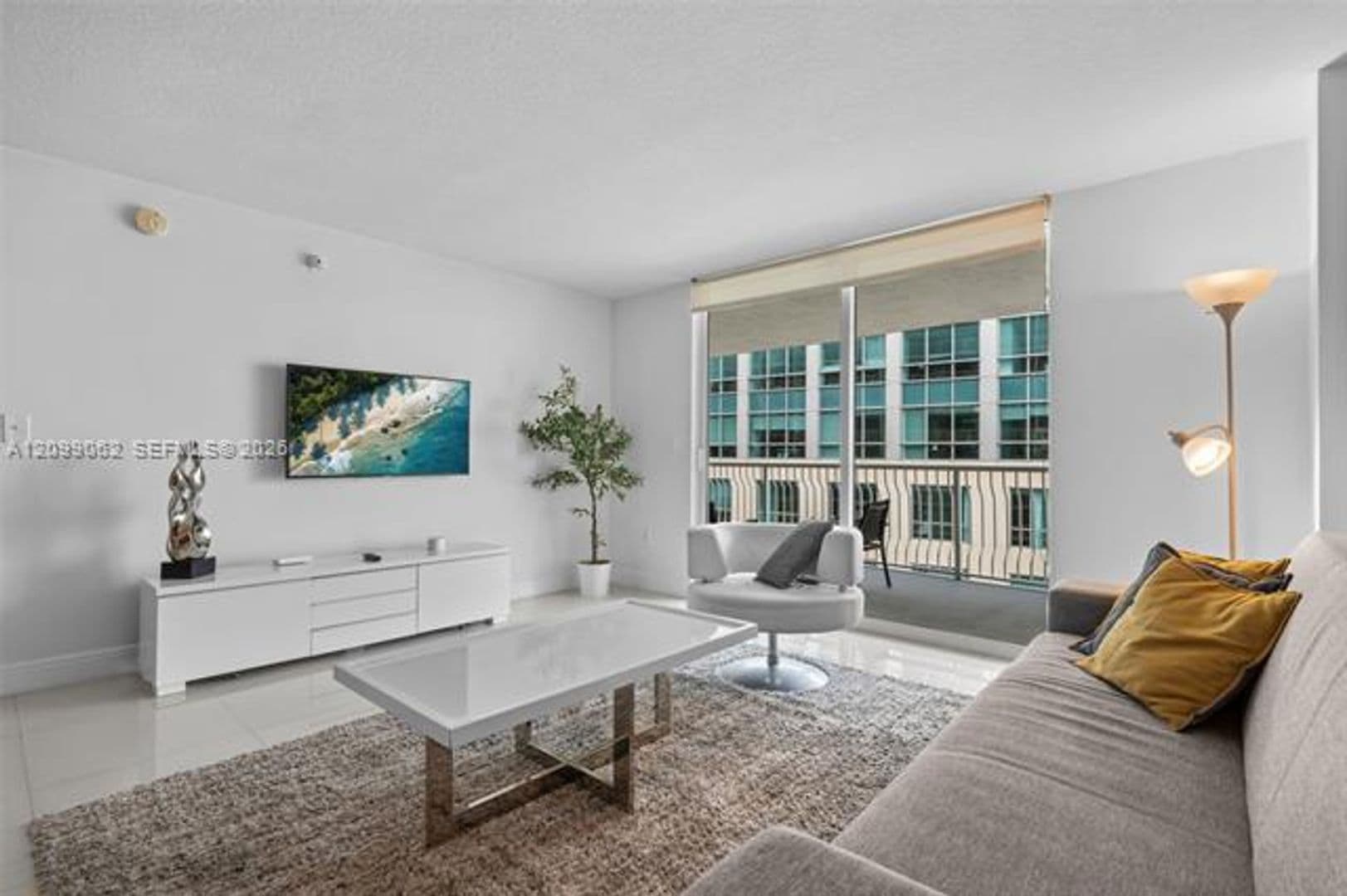 Miami Condo: 1200 Brickell Bay Dr cu-3908
