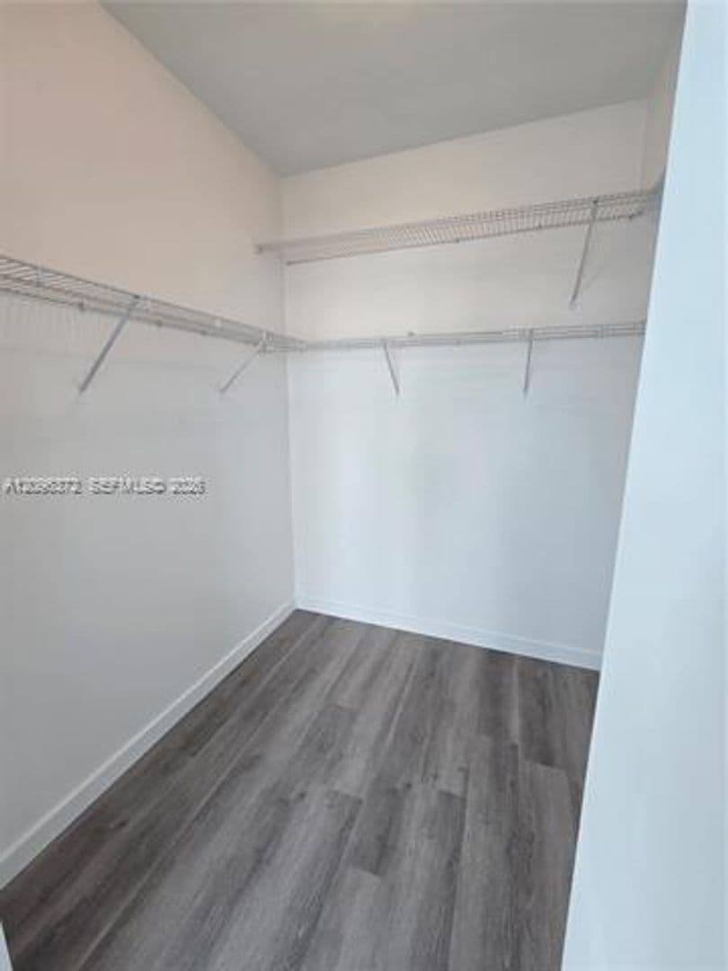 Miami Condo: 950 Brickell Bay Dr cu-3300