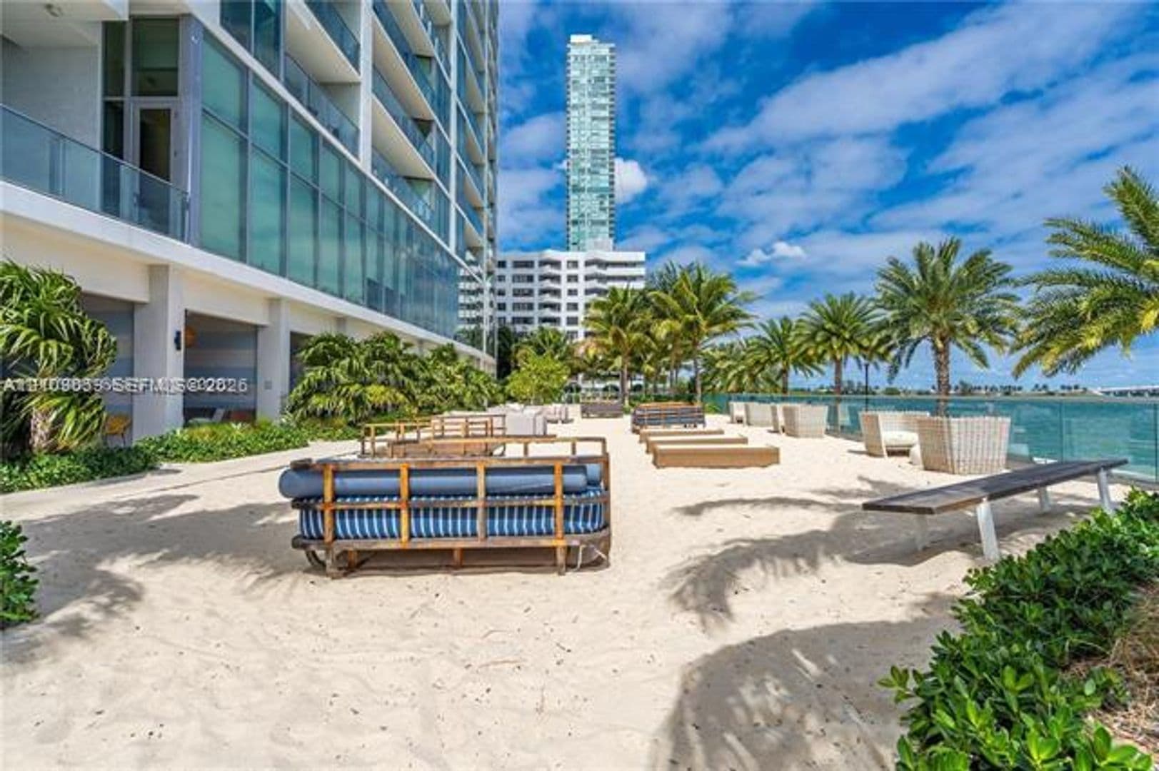 Miami Condo: 2900 NE 7th Ave cu-1106