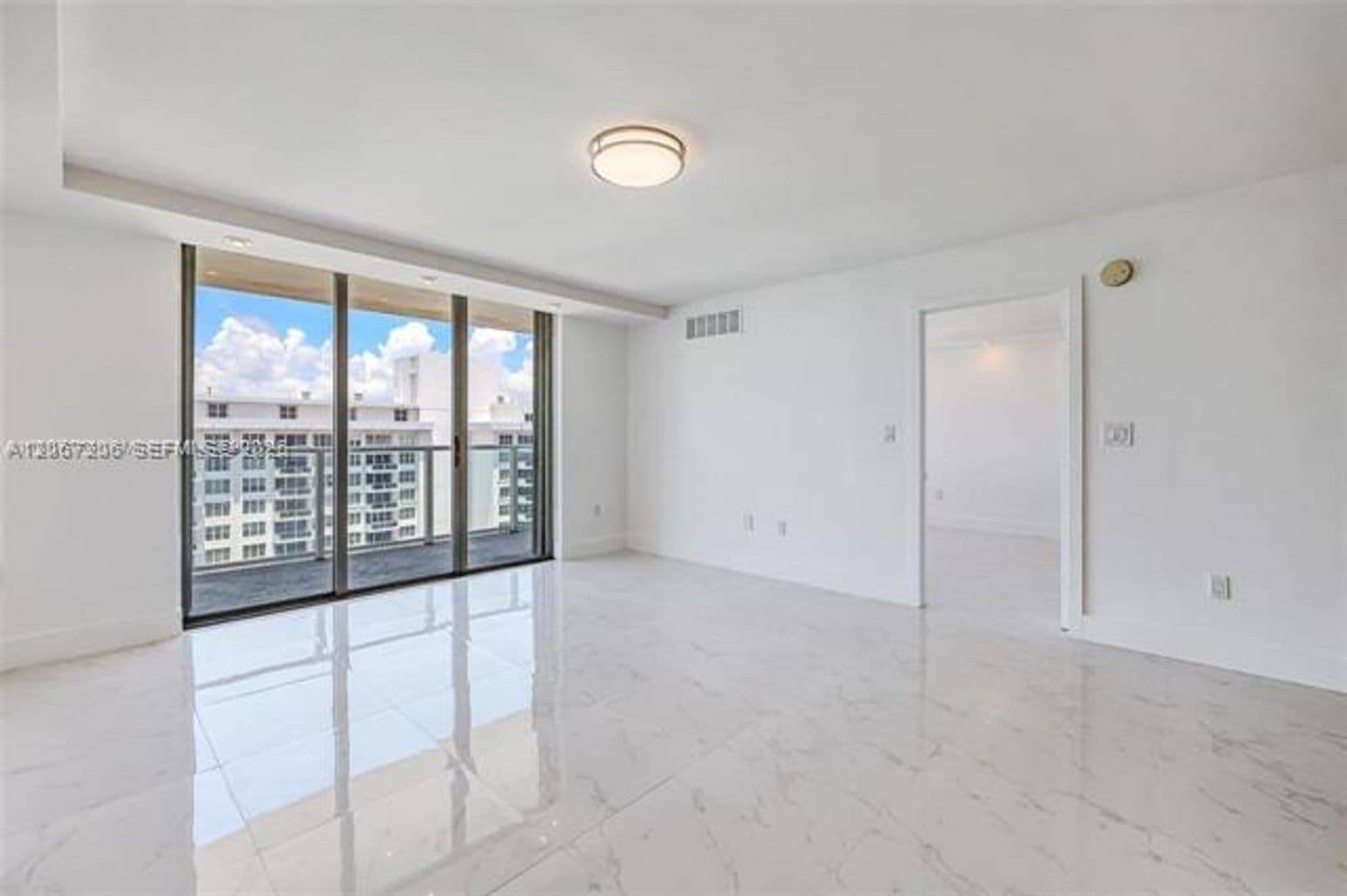 Miami Beach Condo: 5701 Collins Ave cu-1611
