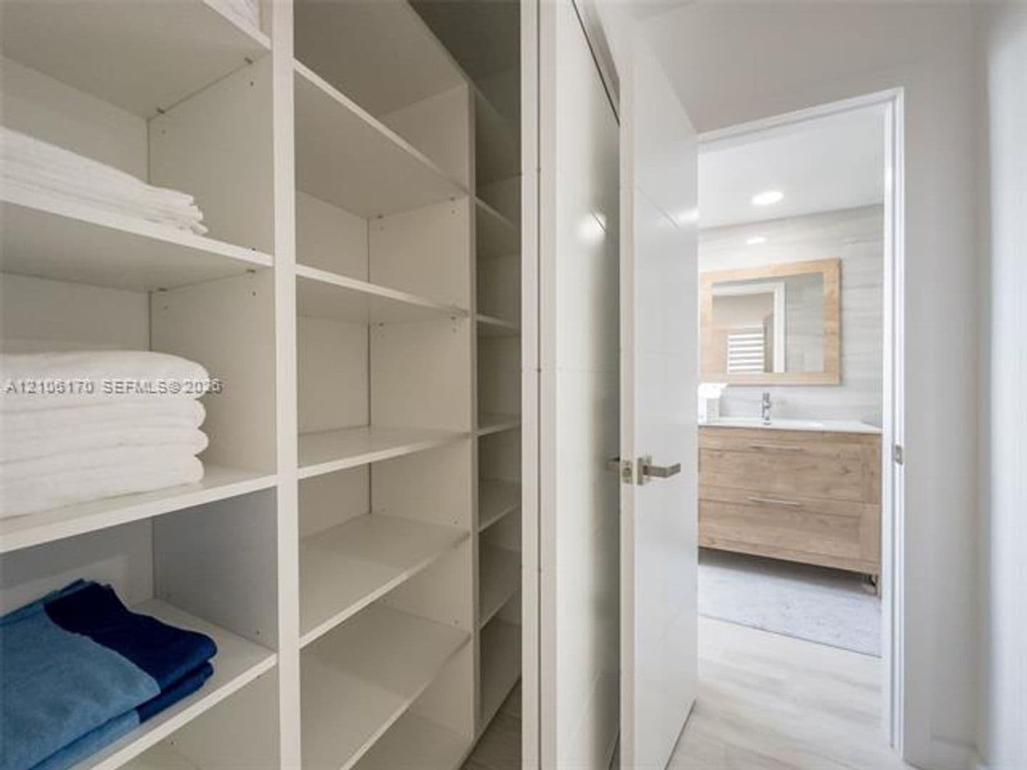Hollywood Condo: 4001 S Ocean Dr cu-12B