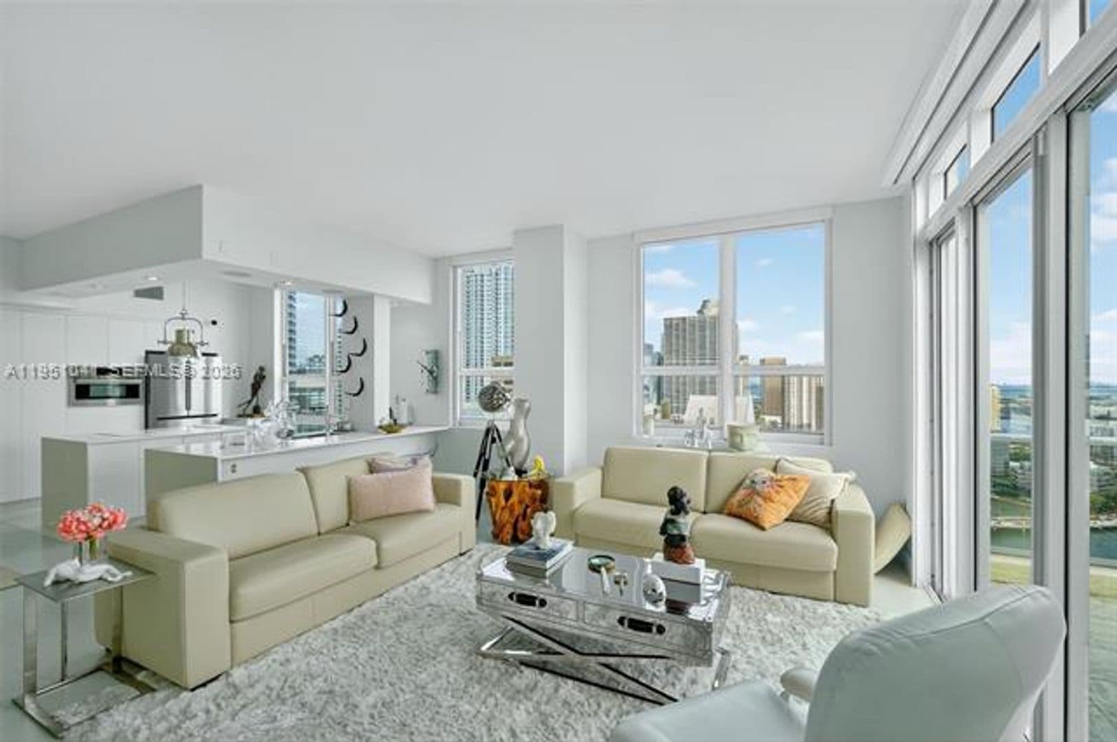 Miami Condo: 1155 Brickell Bay Dr cu-PH210