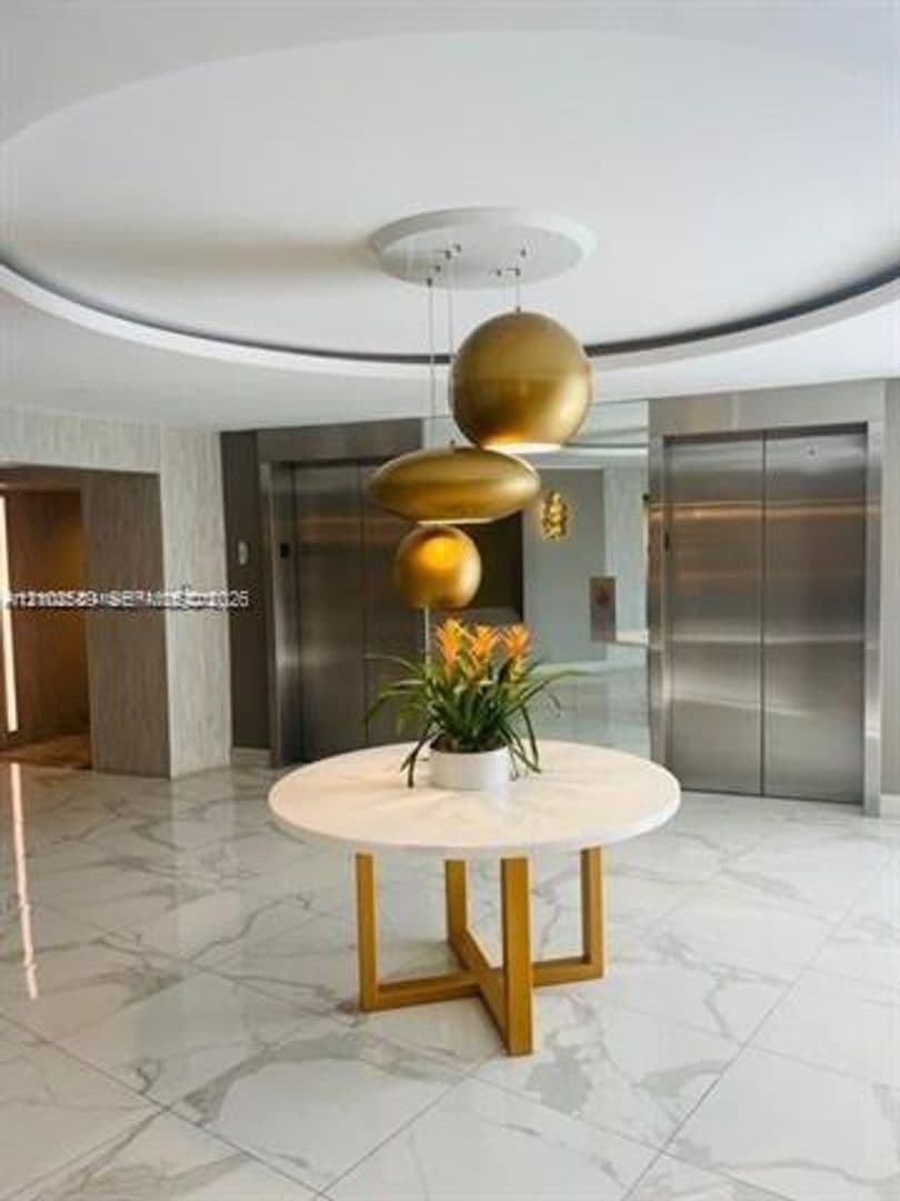 Bal Harbour Condo: 10275 Collins Ave cu-327