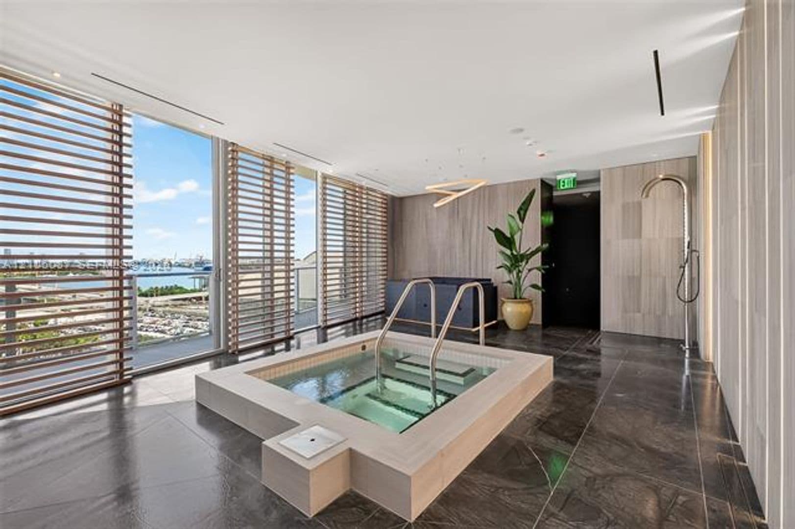 Miami Condo: 1400 Biscayne Blvd cu-2906