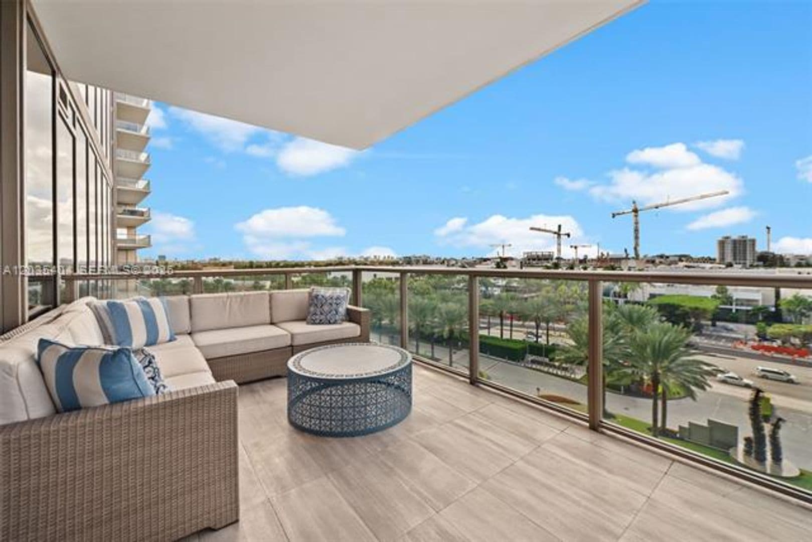 Bal Harbour Condo: 9705 Collins Ave cu-605N