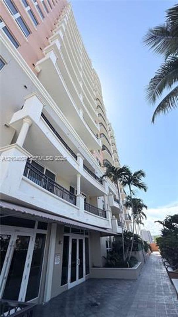 Miami Townhome: 3232 SW 22nd Ter cu-113
