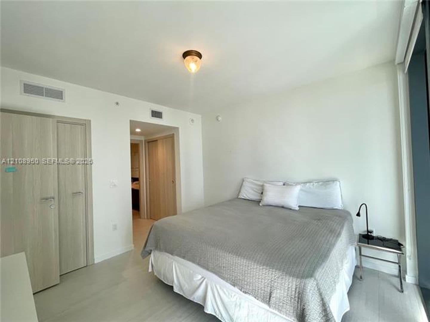 Miami Condo: 1000 Brickell Plz cu-4303