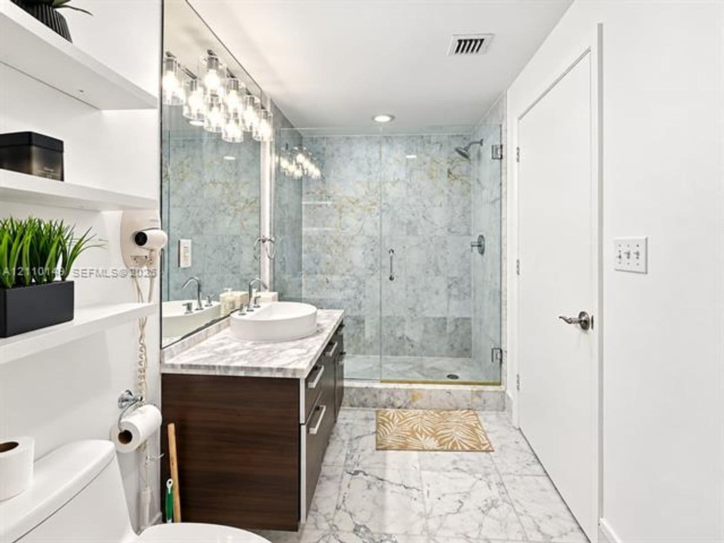 Miami Condo: 244 Biscayne Blvd cu-2405