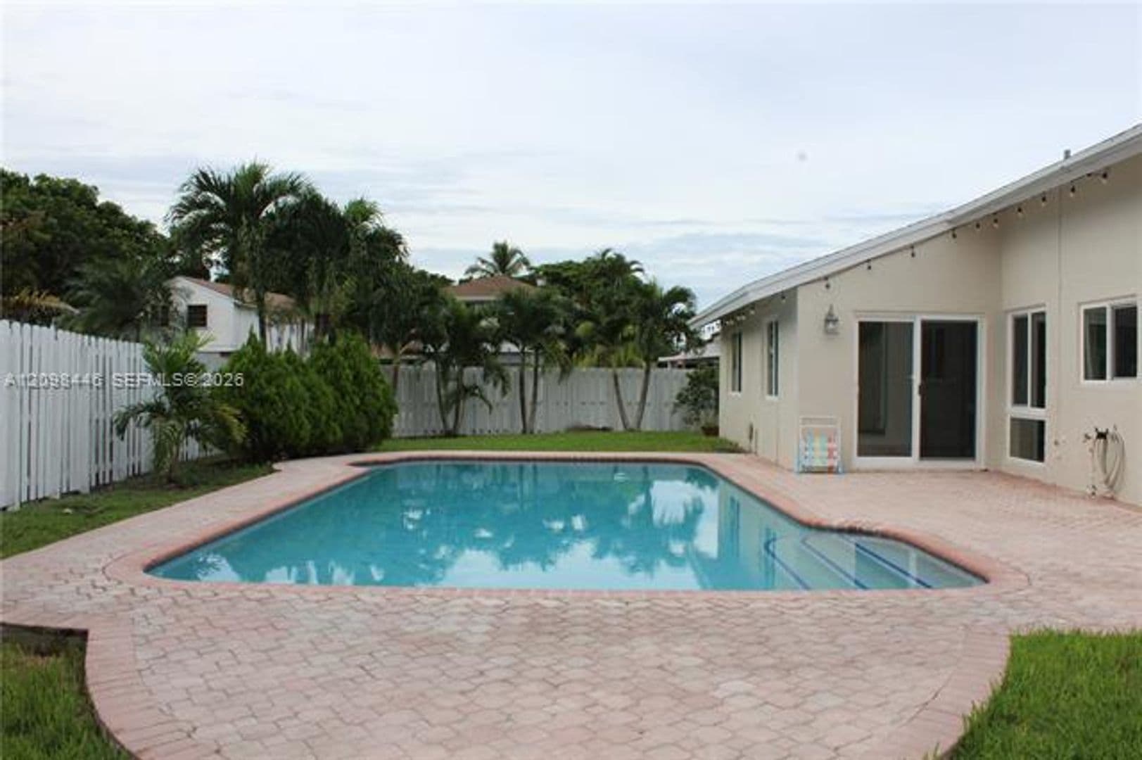 Davie House: 681 Pine Ridge Ter # 0