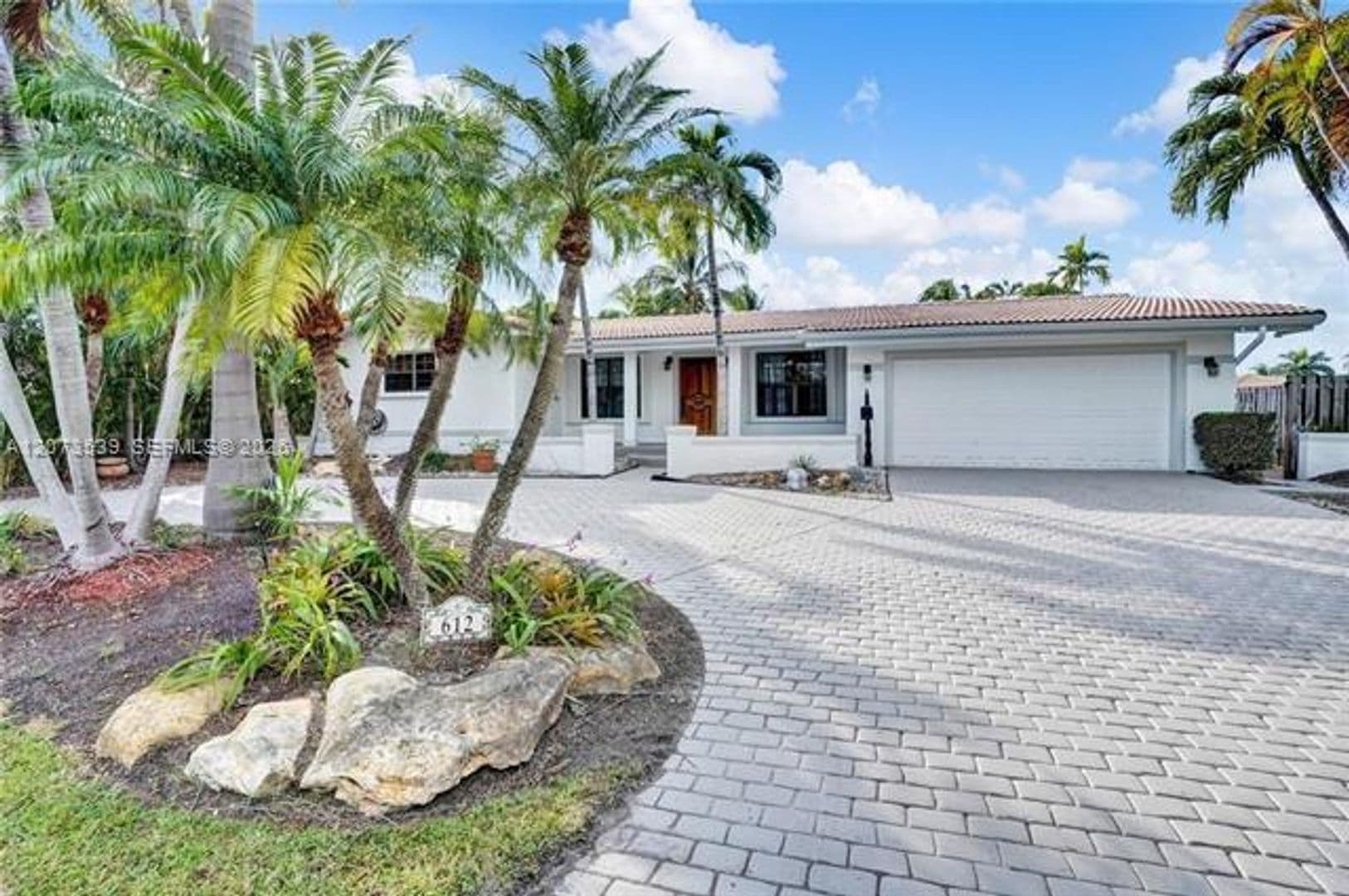 Hallandale Beach House: 612 Hibiscus Dr # 612