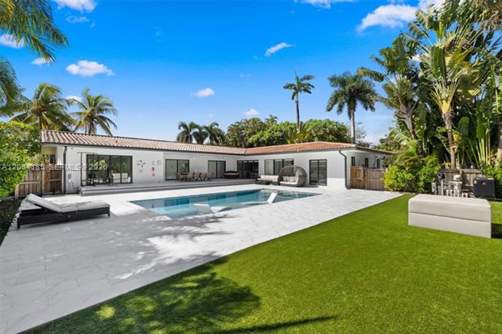 Hollywood House: 1117 Adams St # 1117
