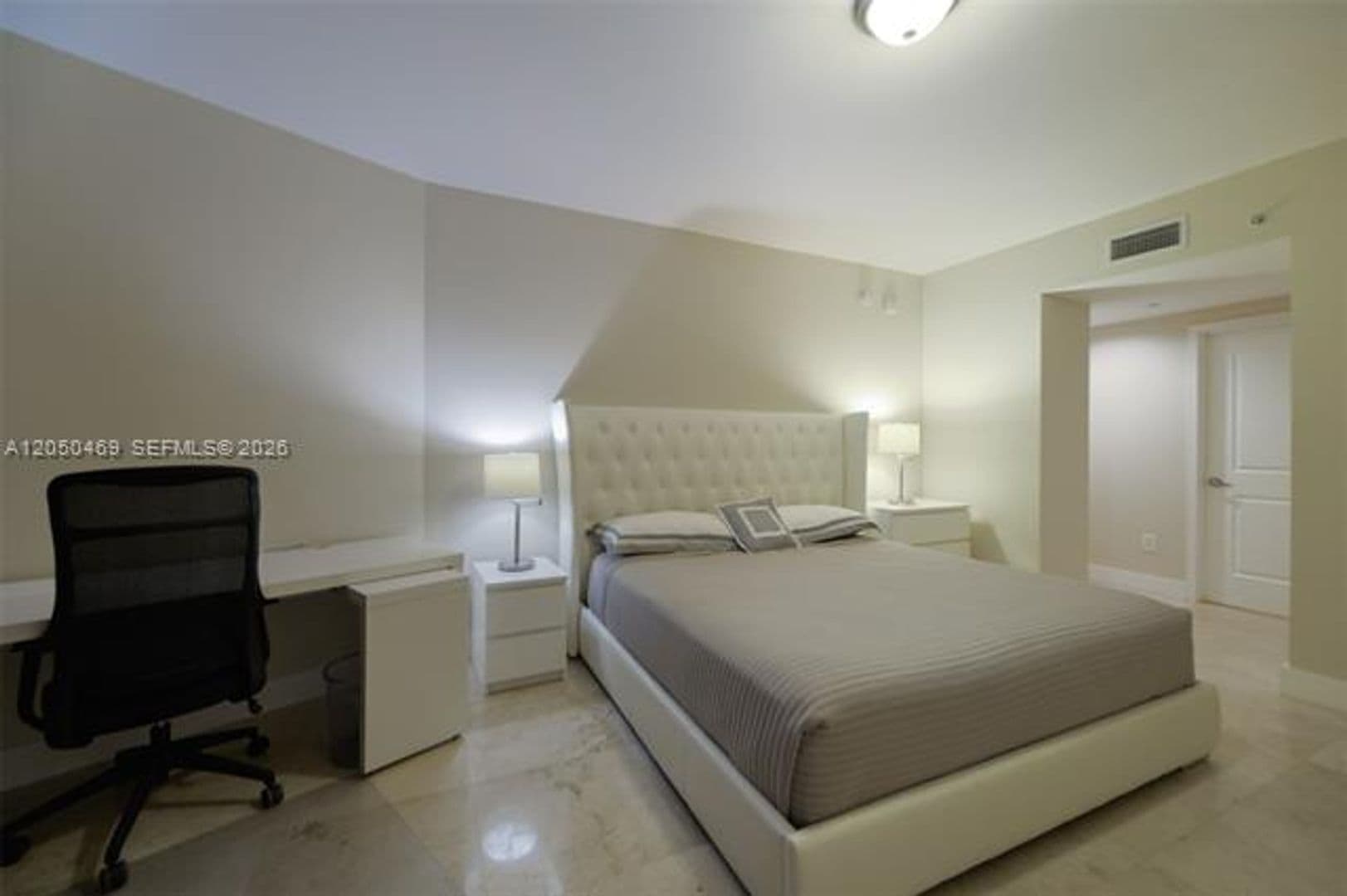 Hollywood Condo: 3101 S Ocean Dr cu-404